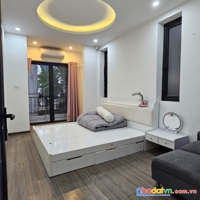 Bán nhà nguyên lương bằng dt 45m2 x 5 tầng, ngõ nông, gần phố,  gần ô tô, 5 tỷ lh 0966037496