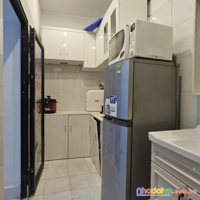 Bán nhà nguyên lương bằng dt 45m2 x 5 tầng, ngõ nông, gần phố,  gần ô tô, 5 tỷ lh 0966037496