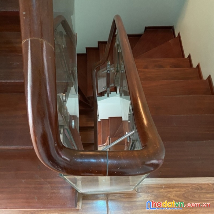 Bán nhà trần hữu tước 45m2 x 5 tầng, ngõ thông tứ tung, gần phố, lh 0966037496
