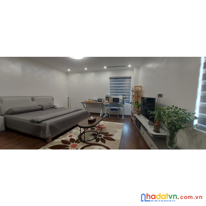 Bán nhà mặt phố nguyễn văn cừ, long biên 180m, 3 tầng, mt 12m. giá: 70 tỷ