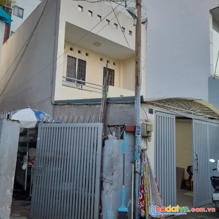 Giá mới chỉ còn 7.5 tỷ - nhà ngay đh hutech - 56m2 - 3 mặt tiền - hẻm 6m