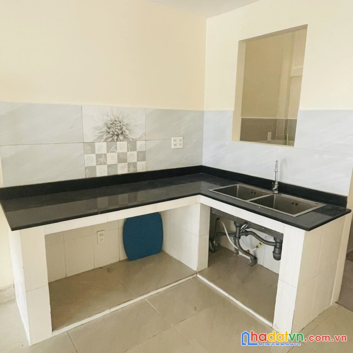 Giá mới chỉ còn 7.5 tỷ - nhà ngay đh hutech - 56m2 - 3 mặt tiền - hẻm 6m