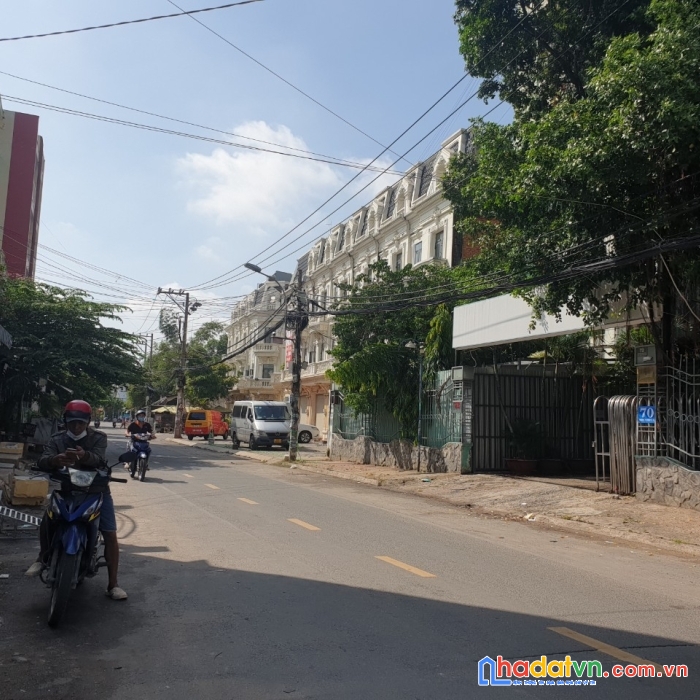 Tân phú nhỉnh 80 triệu / m2 . nhà tô hiệu . hẻm rộng 6m . 63m2 . ô tô ngủ trong nhà .