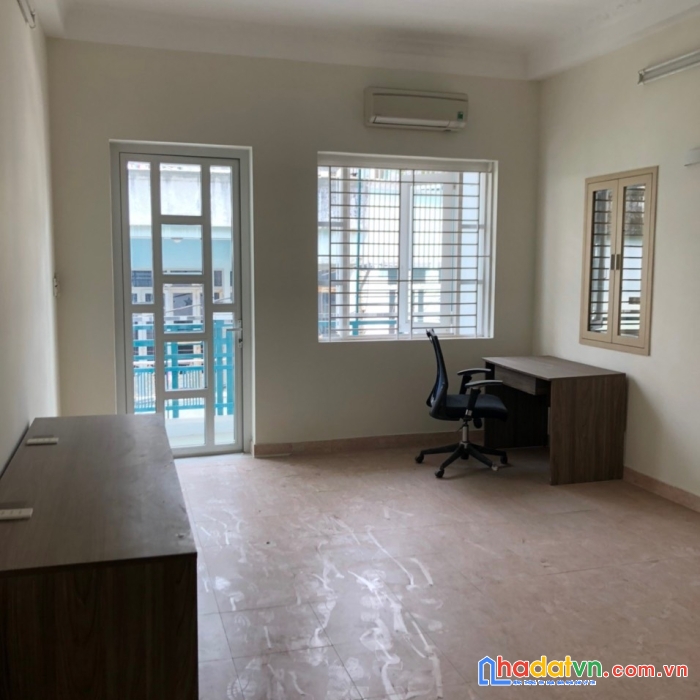 Cho thuê nnc mặt tiền đường hoa phường 7, q. phú nhuận