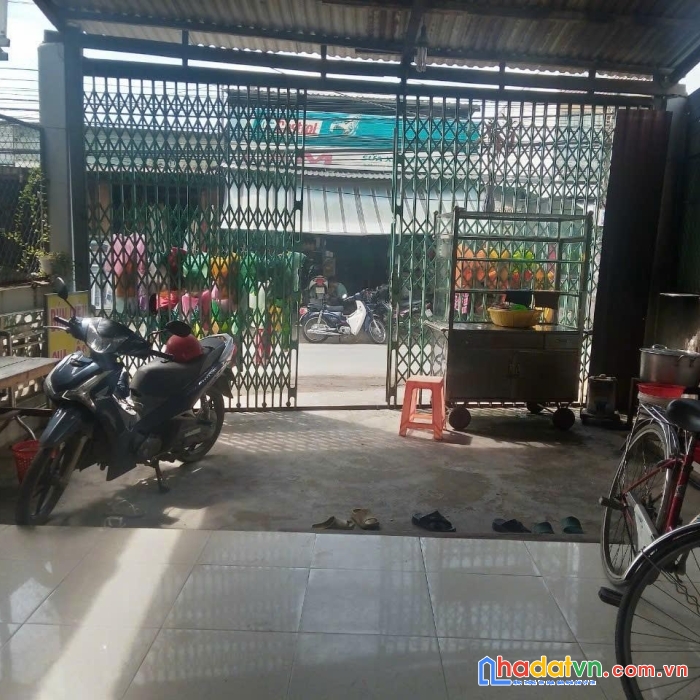 Chính chủ cần bán gấp lô đất có sẵn nhà cấp 4 mặt tiền đường tỉnh 826c