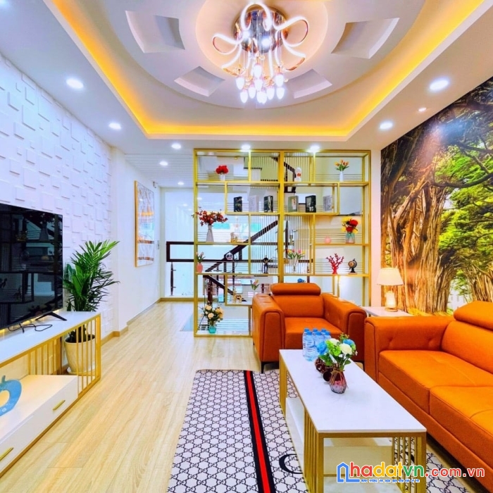 Gấp bán hạ 400tr còn 8,x tỷ cho nhà 5 tầng quang trung, xe hơi vào nhà, mới tinh