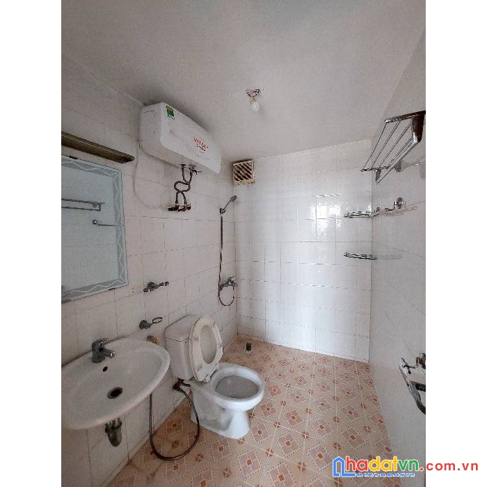 Cắt lỗ 11 tỷ nhà mặt phố tam trinh 210m2 sổ đỏ giá hạ còn 52.5 tỷ