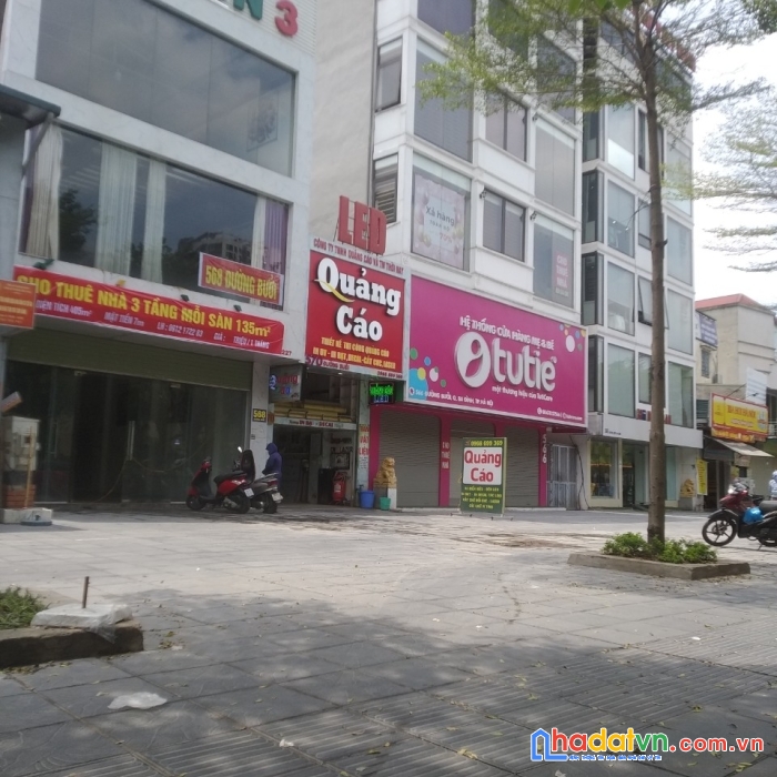 Chính chủ cho thuê nhà 3 tầng mặt phố số 568 đường bưởi, vỉa hè 18m, cho thuê lâu dài