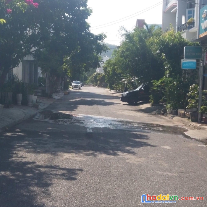 Chính chủ cần ra hàng gấp, nhà 2 mặt tiền vị trí đẹp tại  khu hòn xện - vĩnh hoà - nha trang .
