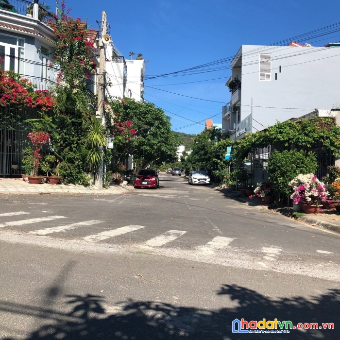 Chính chủ cần ra hàng gấp, nhà 2 mặt tiền vị trí đẹp tại  khu hòn xện - vĩnh hoà - nha trang .