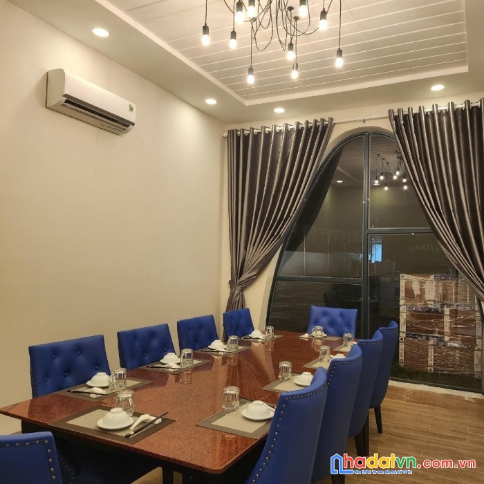 Cần sang nhượng nhà hàng vừa mới xây dựng xong 2 tháng