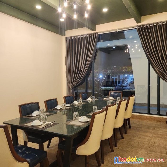 Cần sang nhượng nhà hàng vừa mới xây dựng xong 2 tháng