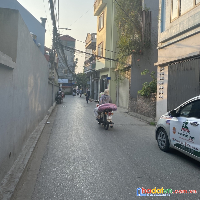 Bán đất long biên - một nhà ra ngõ - ô tô vào đất - giảm sốc 200tr.