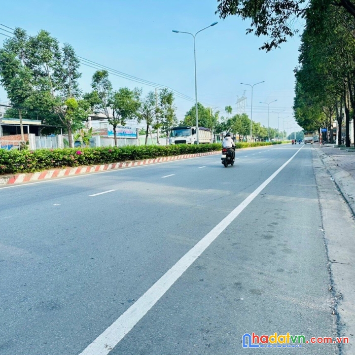 Bán đất tặng nhà -đất 2 mặt tiền  đường nguyễn chí thanh,  hiệp an, tp thủ dầu một,