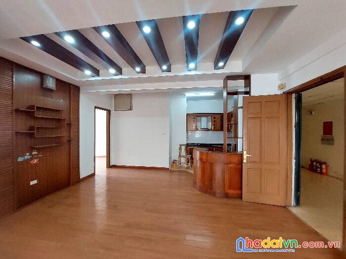 Cắt lỗ 9 tỷ mặt phố vành đai 3 với 220m2 sổ đỏ, mặt tiền khủng 14.5m, giá hạ còn 52.5 tỷ
