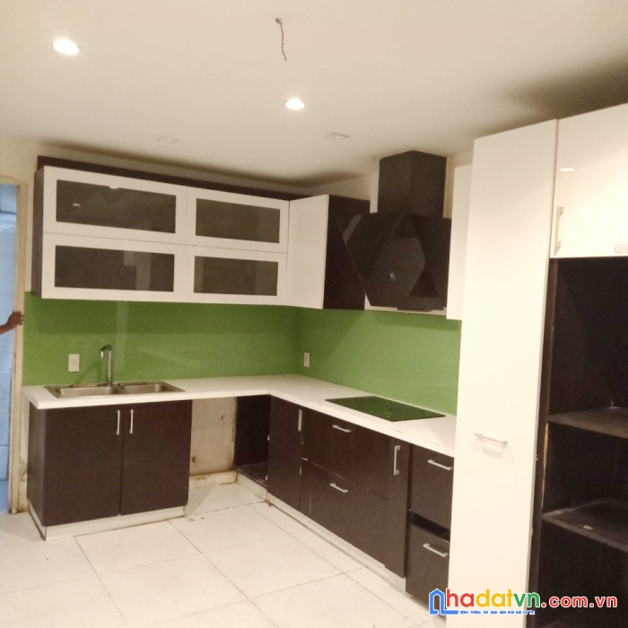 Cho thuê nnc 4 tầng mt trong chợ rạch ông. giá 15 triệu