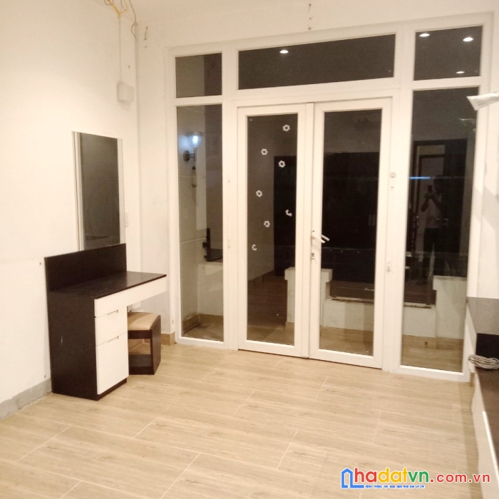 Cho thuê nnc 4 tầng mt trong chợ rạch ông. giá 15 triệu