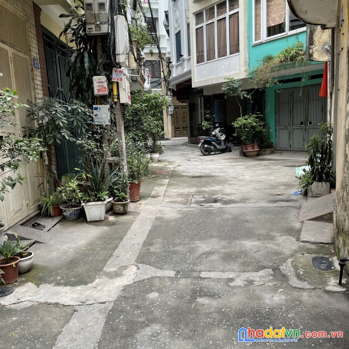 Chính chủ cần bán nhà ngõ 1150 đường láng ngõ oto.