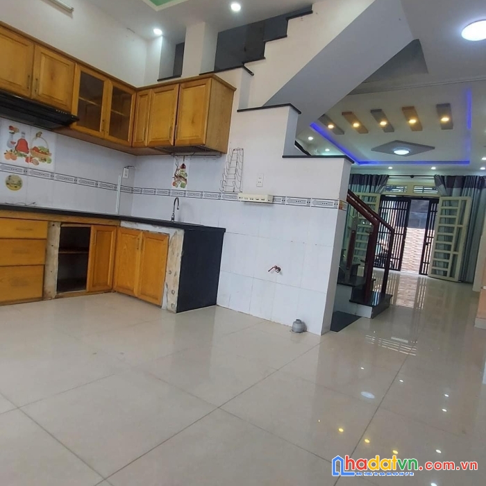 Tân sơn nhì ,tân phú,60m2 , hia mặt hẻm xe hơi thông, ngộp cần bna gấp