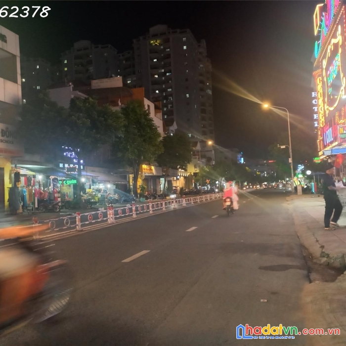 Nhà mặt tiền giá hẻm, nguyễn sơn, tân phú, 80m2, 2 tầng, xe hơi vào ngủ, giáp tân bình, quận 10.