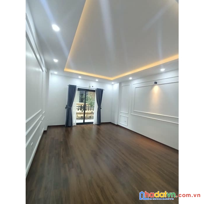 Bán nhà ngõ 69b hoàng văn thái 34m x 5 tầng, mt: 4.3m, ô tô vào nhà