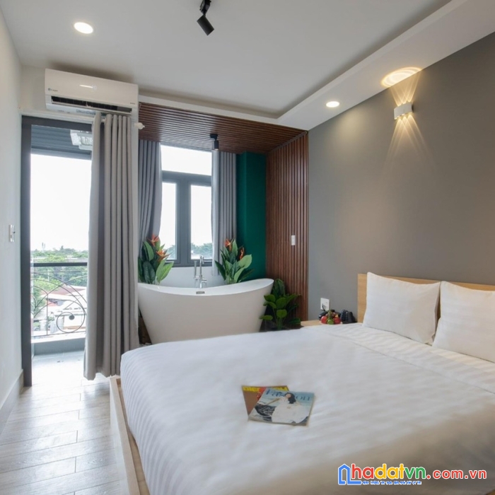 Sát mặt tiền phan đăng lưu p7 q.pn 5 tấm có thang máy full nội thất