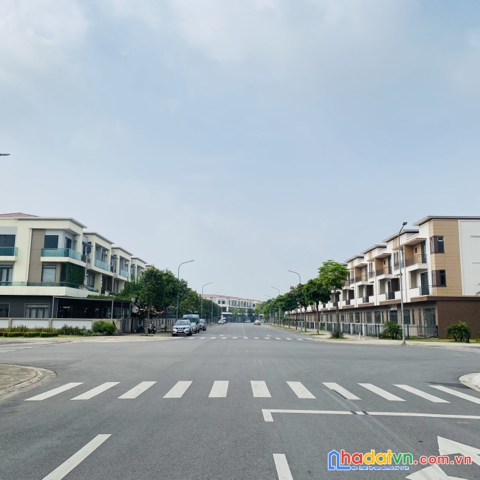 Hính chủ bán 1 căn shophouse 120m2(6x20). đường trước nhà 26m.