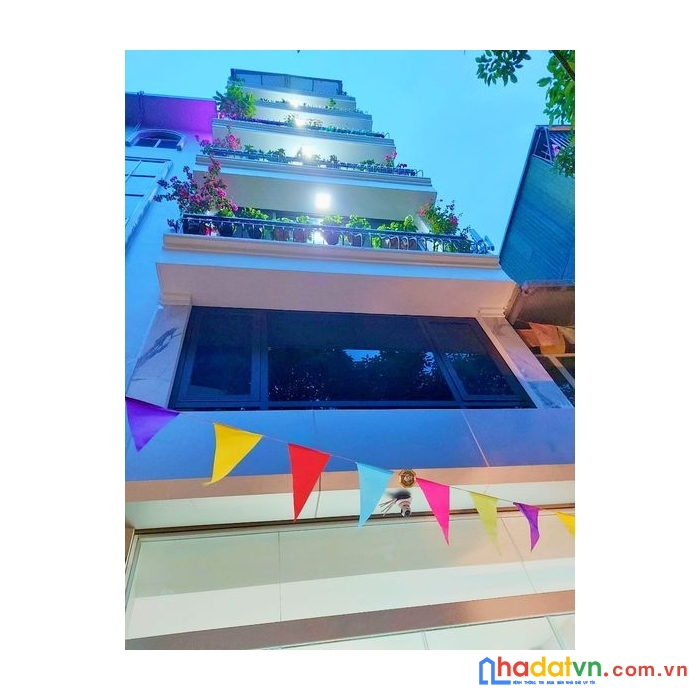 Siêu phẩm em chân dài quận tây hồ 7 tầng thang máy fun nội thất - view hồ - ôtô - ngõ thông kinh