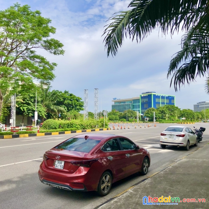 Bán nhà mặt phố trục đường hữu nghị 56m, kinh doanh sầm uất kđt singapore, dự án centa city