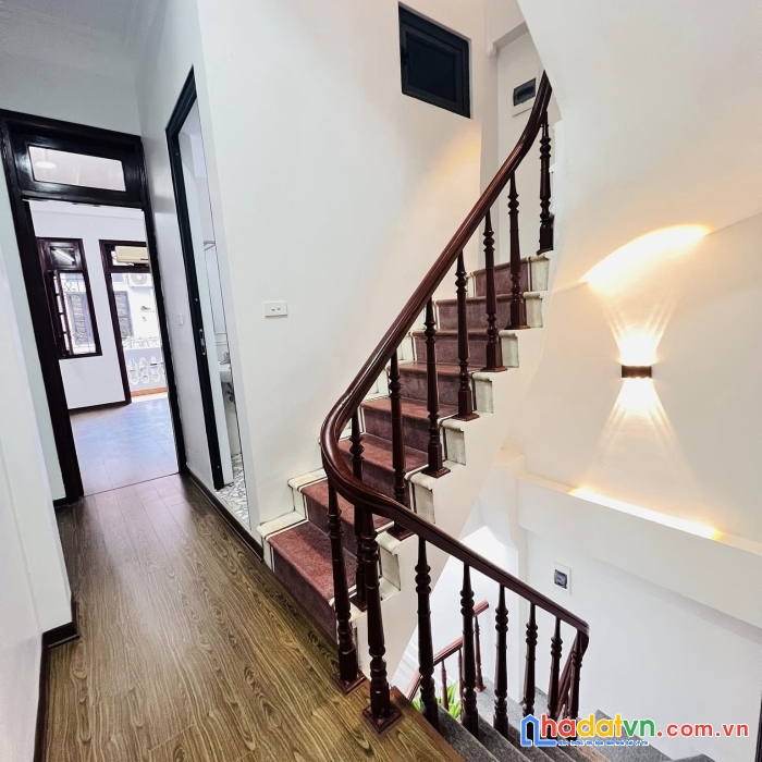 Bán nhà mới đẹp khu dân trí cao đê la thành đống đa 56m 4 tầng 5.2 tỷ