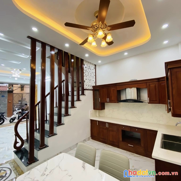 Bán nhà ngã tư sở 70m 4 tầng mặt tiền 4.5m giá chỉ 18 tỷ  vỉa hè mặt phố giá tốt