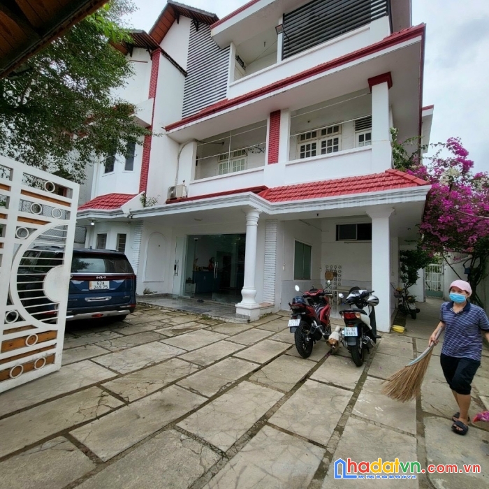 Giảm mạnh 3 tỷ !!! bán gấp biệt thự bình lợi 3 tấm 110m2 view sông chỉ 11,5 tỷ tl