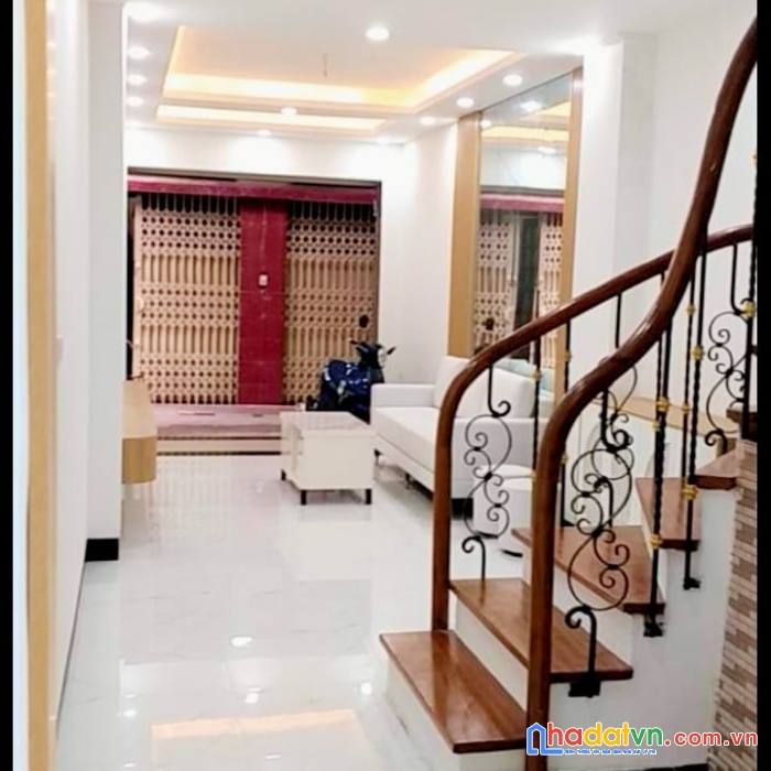 Nhà đẹp ngõ 221 phố tôn đức thắng phường hàng bột quận đống đa dt:45m2 5 tầng 3 ngủ mt:4m thiết kế