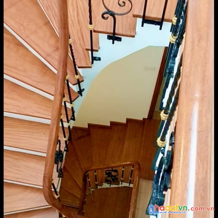 Nhà đẹp ngõ 221 phố tôn đức thắng phường hàng bột quận đống đa dt:45m2 5 tầng 3 ngủ mt:4m thiết kế