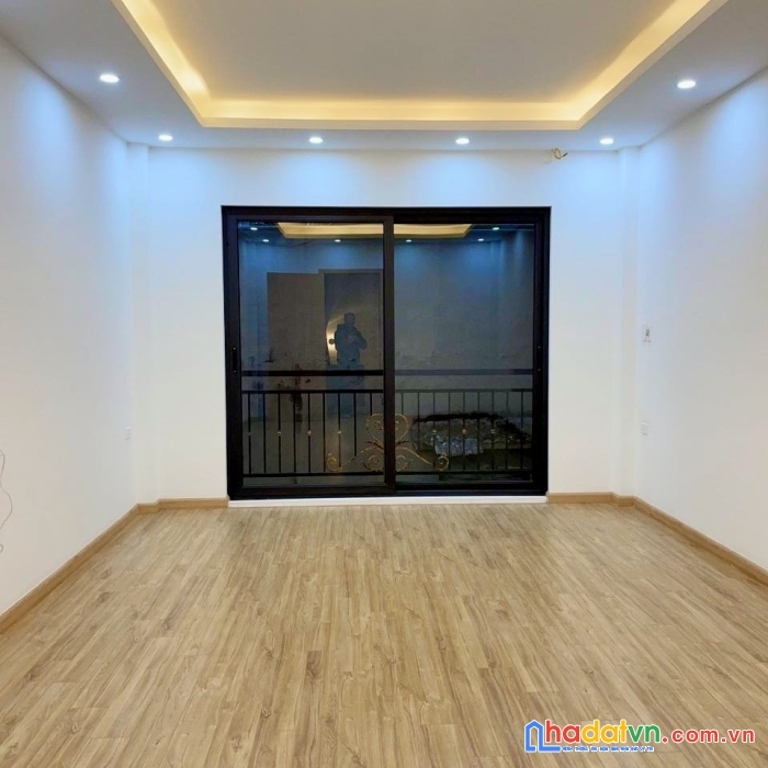 Nhà đẹp ngõ 221 phố tôn đức thắng phường hàng bột quận đống đa dt:45m2 5 tầng 3 ngủ mt:4m thiết kế