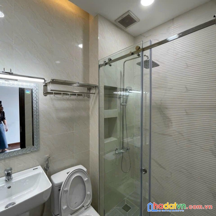 Bán nhà mặt tiền trường chinh quận 12 dt 80m2 ngang 4m xây 4 tầng btct đẹp 13.9 tỷ tl