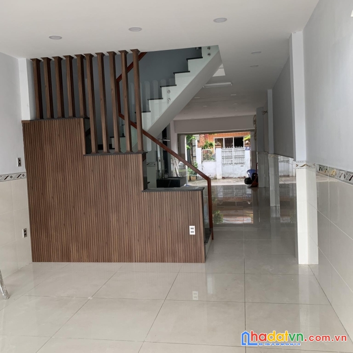 Bán nhà mặt tiền trường chinh quận 12 dt 80m2 ngang 4m xây 4 tầng btct đẹp 13.9 tỷ tl