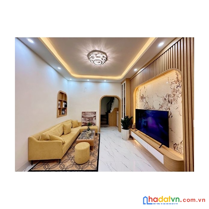 Nhà đẹp phố lò đúc 30m ra mặt phố dt:33m2 4 tầng mt:4.3m 3 phòng ngủ + fun nội thất khách về ở