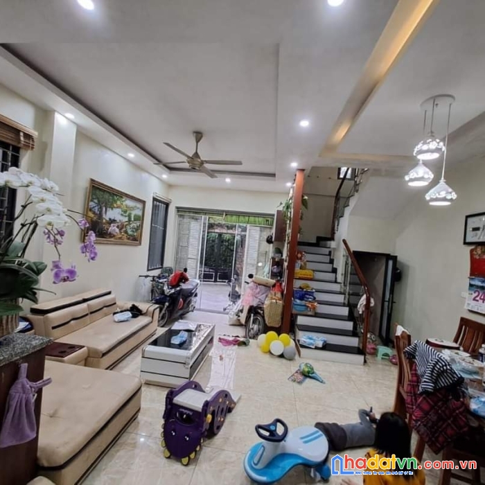 Bán nhà trần cung 3 tỷ nhỉnh  mặt ngõ cổng riêng, kd…