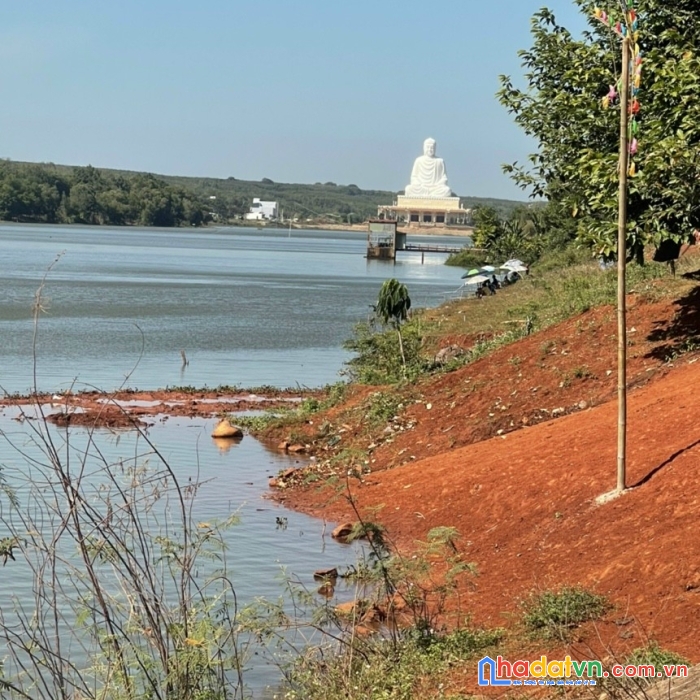 Đất nhà em bán có 3 đến 4tr /1m2. còn đất người ta bán đã lên tới 15tr đến 20tr /1m2 rồi. tại