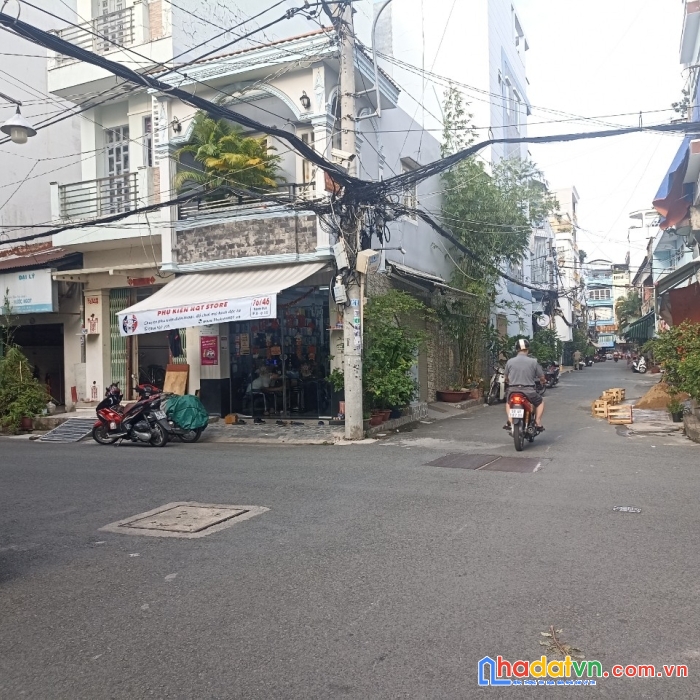 Nhà 2 mt hxt đường xóm đất, p8, quận 11 cần bán gấp