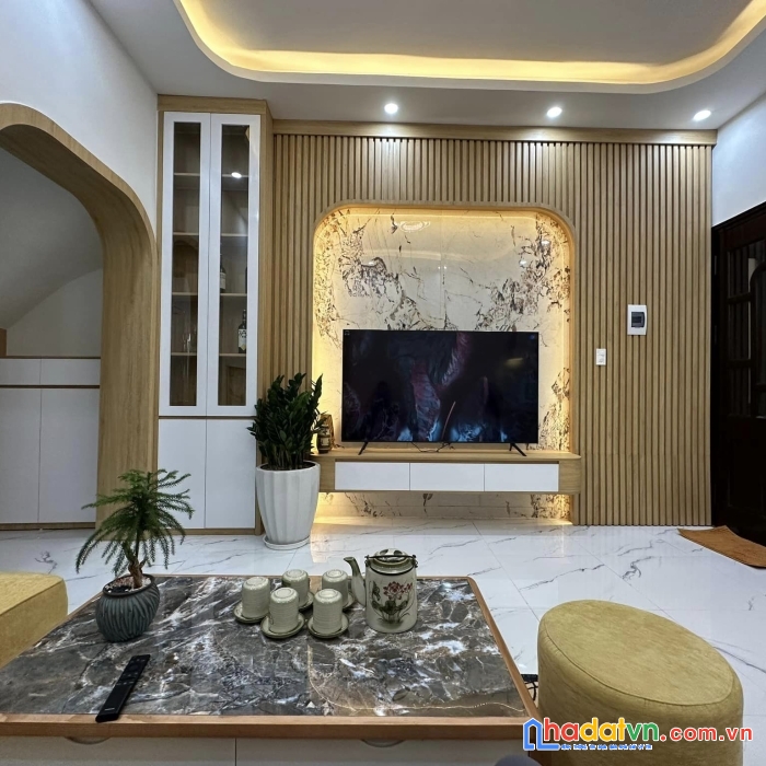 Ô tô đỗ cửa,35m,  5 tầng xây mới bạch mai, võ thị sáu, hai bà trưng. giá hợp lý.