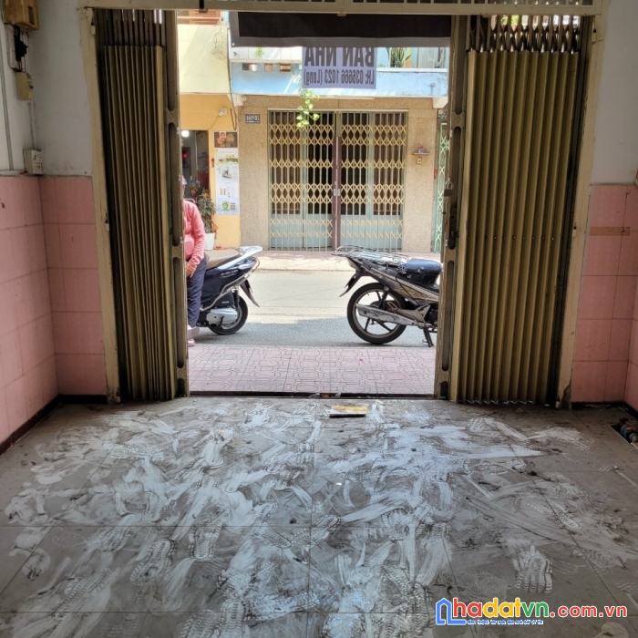 Cần tiền bán gấp nhà mtnb lạc long quân, p.3, quận 11