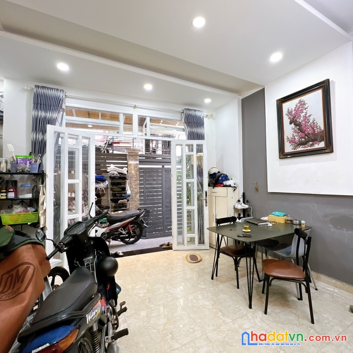 Bán nhà đẹp rẻ q4 tôn thất thuyết cách q1- 150m ngang 7.1 x 13 m đúc 
4 tấm- 9pn-10wc - thu nhập