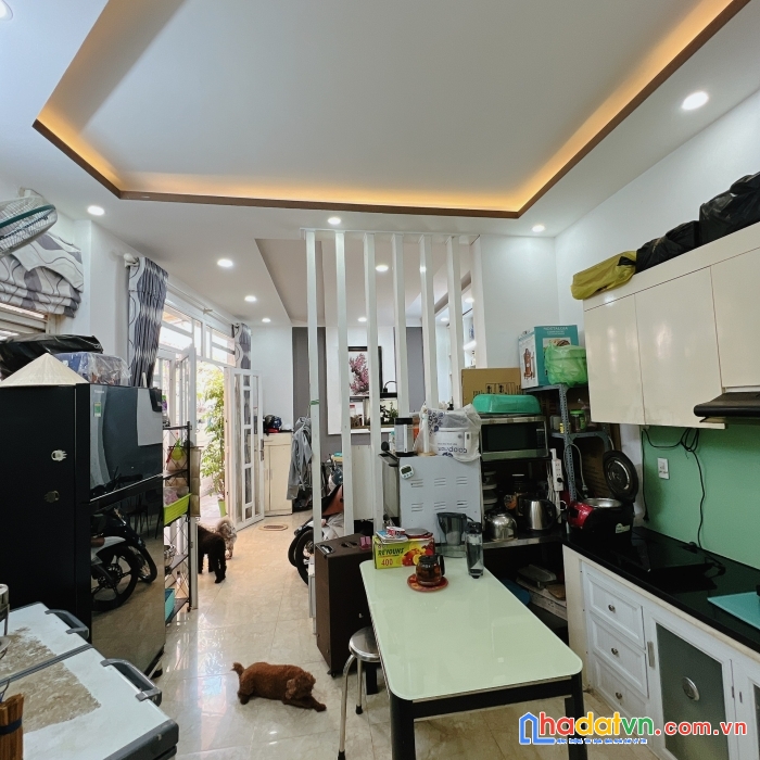 Bán nhà đẹp rẻ q4 tôn thất thuyết cách q1- 150m ngang 7.1 x 13 m đúc 
4 tấm- 9pn-10wc - thu nhập
