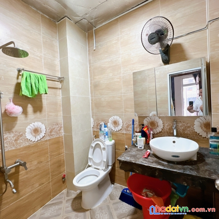 Bán nhà đẹp rẻ q4 tôn thất thuyết cách q1- 150m ngang 7.1 x 13 m đúc 
4 tấm- 9pn-10wc - thu nhập