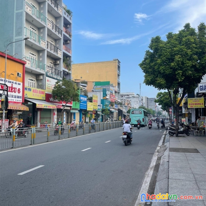 Chính chủ bán gấp căn nhà mặt tiền đẹp tại quận tân phú tp hcm