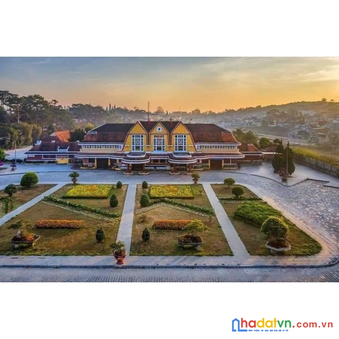 Hạ ngay 10 tỷ bán lô đất 17m mặt tiền tại cổng ga đà lạt!