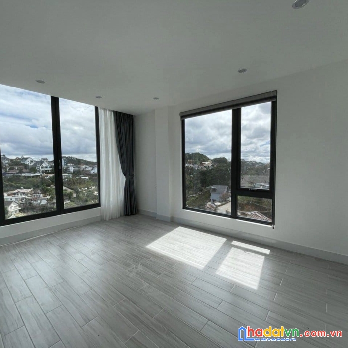 Chính chủ gửi bán khách sạn đẹp view đỉnh của chóp đường khe sanh, p.10, tp. đà lạt
