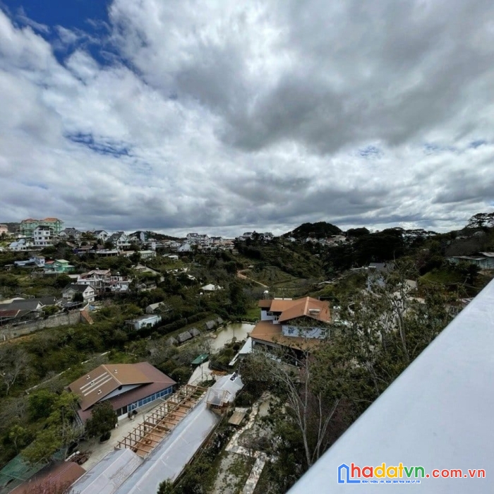 Chính chủ gửi bán khách sạn đẹp view đỉnh của chóp đường khe sanh, p.10, tp. đà lạt